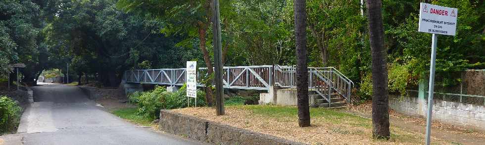 St-Paul - Tour des Roches - Ravine Divon et sa passerelle