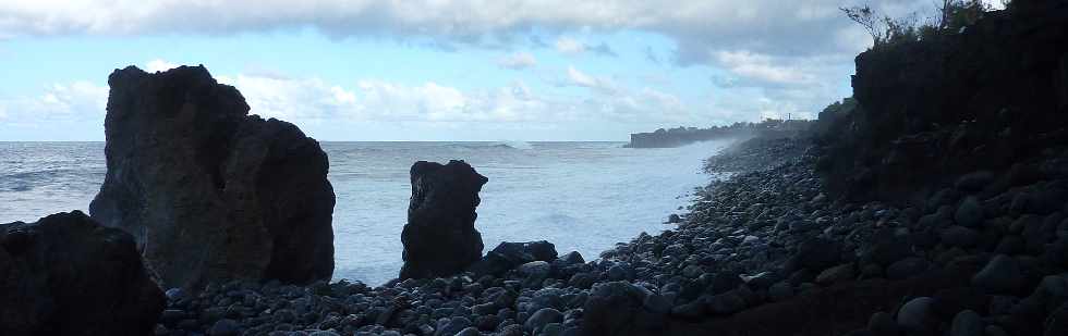 St-Joseph - Plage de galets - Vers le Cap Chevron