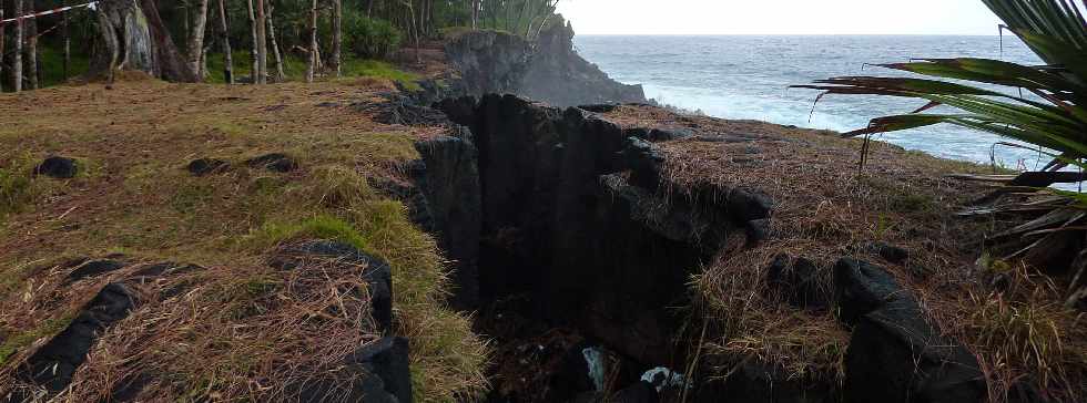 St-Philippe - Littoral proche du Souffleur d'Arbonne - Faille