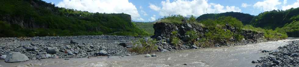 13 janvier 2013 - Bras de Cilaos en crue - Cyclone Dumile - Radier du Ouaki -