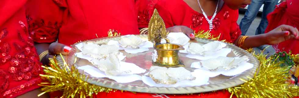 Dipavali 2009, dfil de lumires sur le boulevard Hubert-Delisle