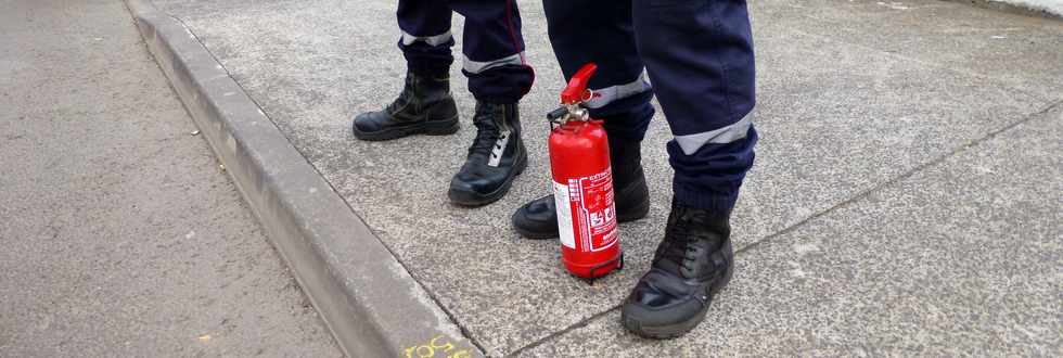 19 octobre 2014 - Saint-Pierre - Prparatifs pour le dfil du Dipavali -