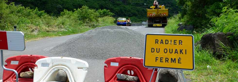 17 mars 2015 - Bras de Cilaos - Travaux au radier du Ouaki  aprs Haliba