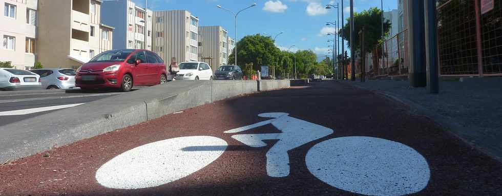 13 dcembre 2015 - St-Pierre - Rue Raymond Vergs - Piste cyclable -