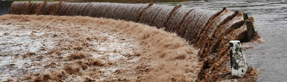 5 mars 2018 - St-Pierre - Cyclone Dumazile - Radier de la rivire d'Abord submerg -