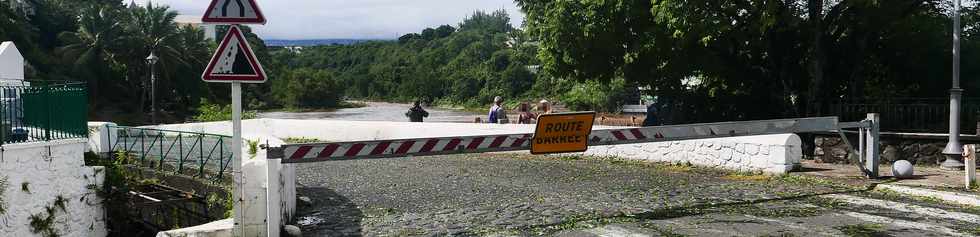 24 avril 2018 - Forte tempte tropicale Fakir -Rivire d'Abord en crue, radier submerg
