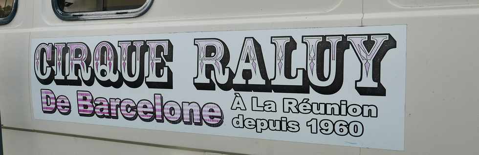 18 juillet 2018 - St-Pierre - Montage du chapiteau du cirque Raluy  Ravine Blanche