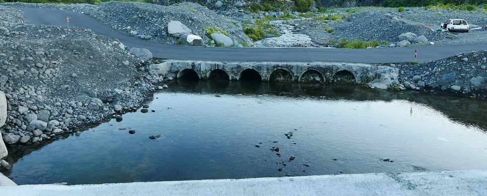 12 janvier 2019 - Bras de Cilaos - Travaux hydrauliques au radier du Ouaki