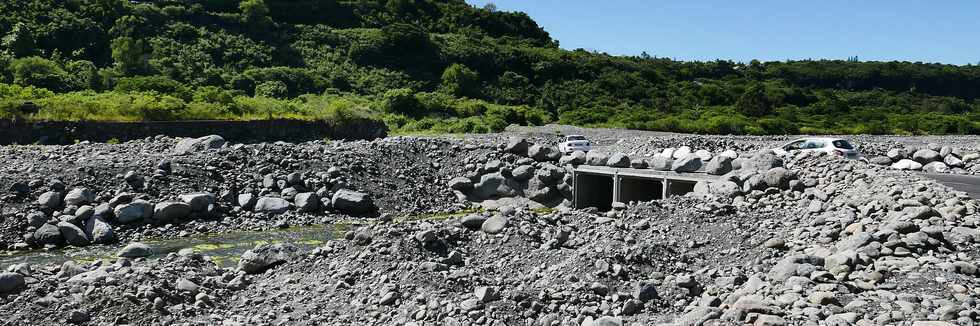 10 mars 2019 - St-Louis - Bras de Cilaos - Nouveau radier au Ouaki -
