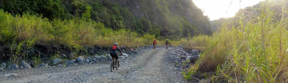 07 juillet 2019 - Bras de la Plaine - Piste vers le barrage de Dassy - Cyclistes