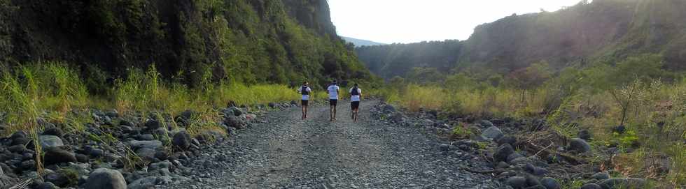 07 juillet 2019 - Bras de la Plaine - Piste vers le barrage de Dassy -  Joggers