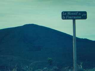 Piton de la Fournaise  4 km ...