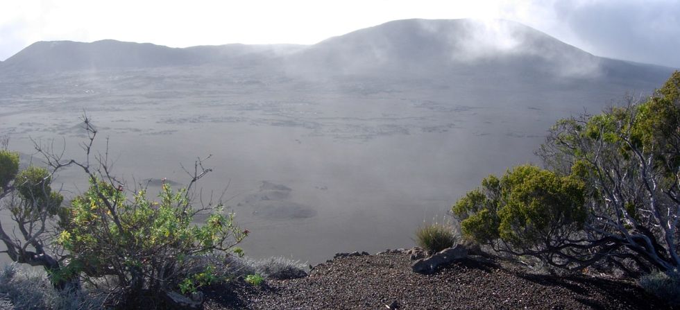 Plaine des Sables et PIton Chisny