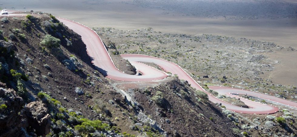 Lacets  dans la descente dans la Plaine des Sables