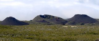 Sommet du Piton de Bert vers les Puys Ramond