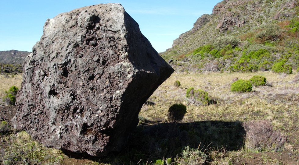 Bloc tomb� du Rempart des Sables