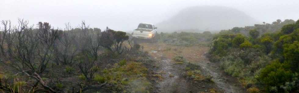 26 mai 2016 - Eruption au Piton de la Fournaise - Ile de la Runion - Piton de Bert - 4x4 de l'OVPF