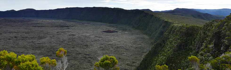 3 avril 2018 - Eruption du Piton de la Fournaise - Fissure au pied du Nez Coup de Ste-Rose - Vue depuis le Piton de Partage
