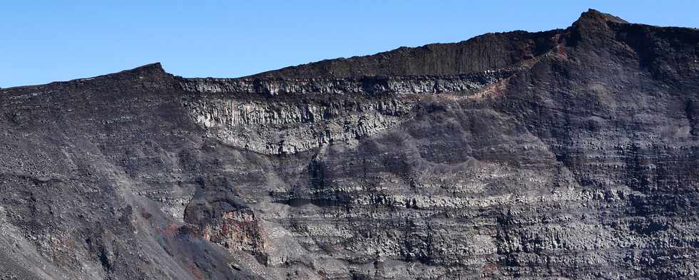 15 aot 2018 - Piton de la Fournaise - Plateforme d'observation du cratre Dolomieu - Vue sur le cratre Bory -