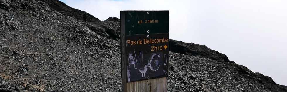 15 aot 2018 - Piton de la Fournaise - Sentier d'accs  la plateforme d'observation du cratre Dolomieu - Retour vers le Pas de Bellecombe -