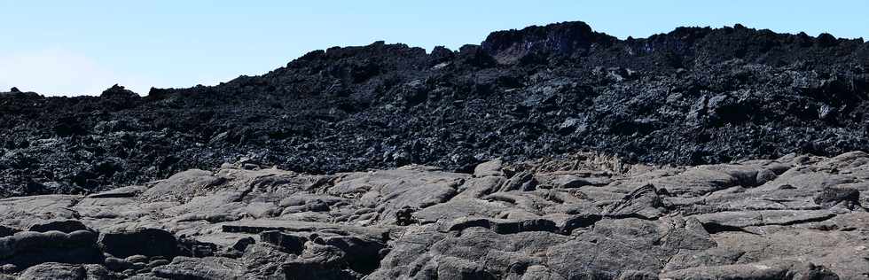 15 aot 2018 - Piton de la Fournaise - Sentier d'accs  la plateforme d'observation du cratre Dolomieu - Retour vers le Pas de Bellecombe  - Coule du 13 juillet 2018 -