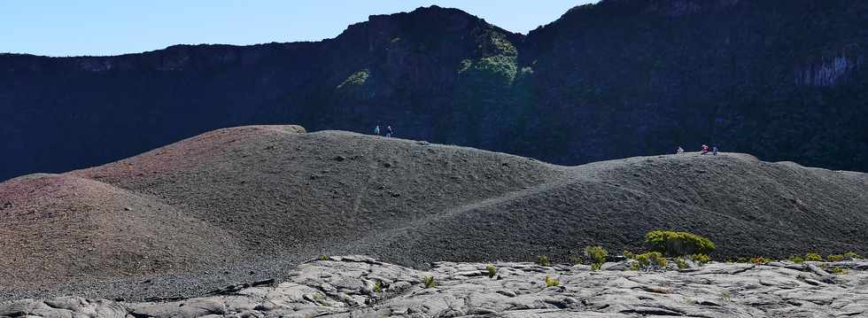 15 aot 2018 - Piton de la Fournaise - Sentier d'accs  la plateforme d'observation du cratre Dolomieu - Retour vers le Pas de Bellecombe  - Formica Lo