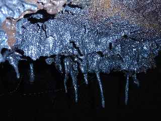 Tunnel de lave - Piton de la Fournaise - Stalactites de lave