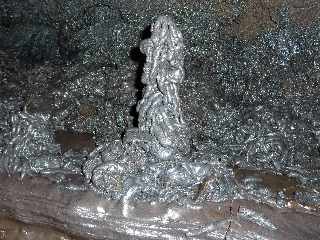 Dans les tunnels de lave de la coule 2004