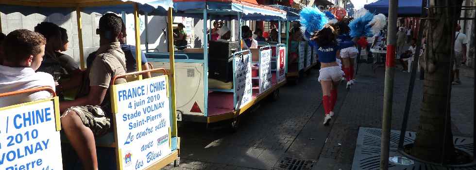 Petit train dans la rue des Bons-Enfants