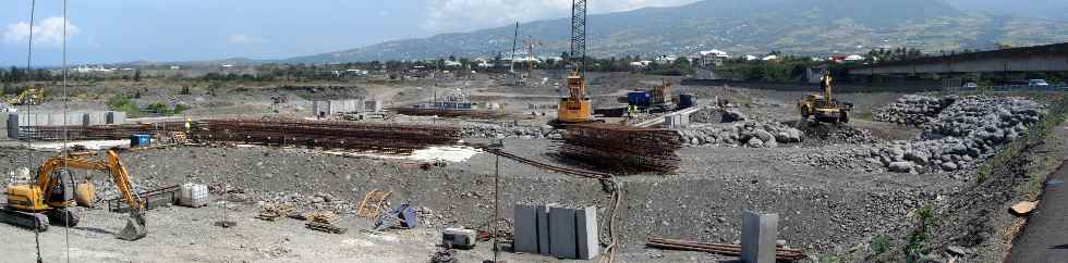 Chantier de la construction du pont sur la rivire St-Etienne