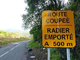 Ouaki, route coupe, radier emport