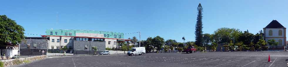 St-Pierre - Commissariat de police et htel de ville