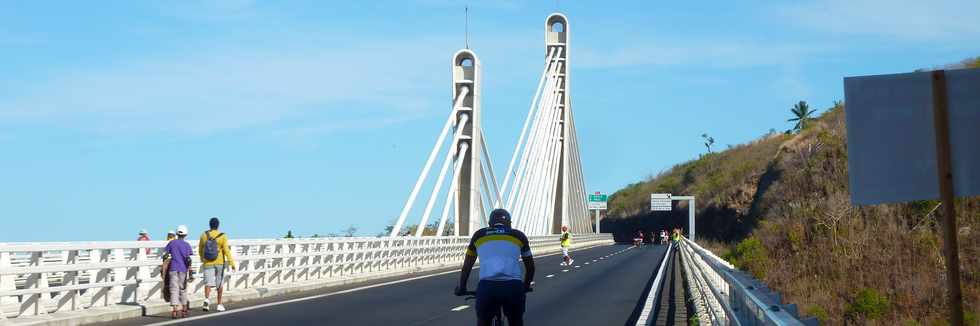 A pied,  vlo sur la route des Tamarins ... Opration route libre 17 novembre 2013 -
