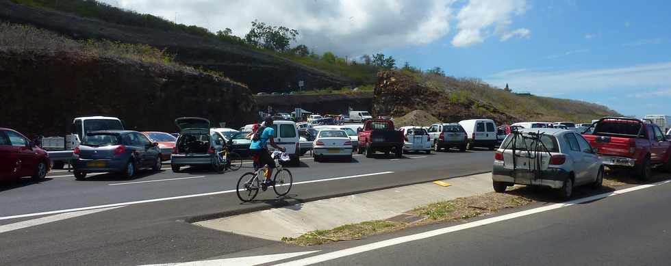 A pied,  vlo sur la route des Tamarins ... Opration route libre 17 novembre 2013 -