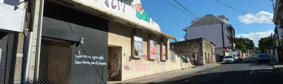 7 septembre 2014 - St-Pierre - Dmolition de l'ancien cinma Roxy