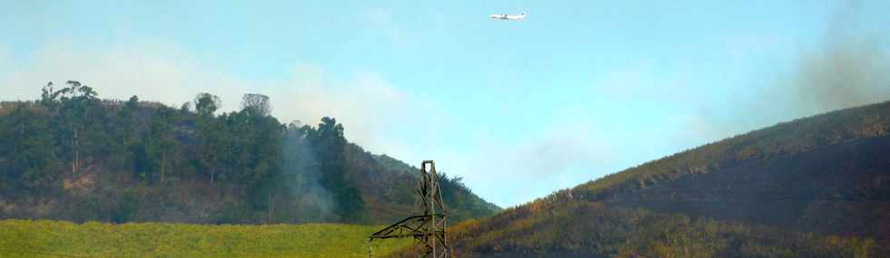 30 septembre 2014 - Incendies au Piton de Bassin Martin - Intervention du Dash 8