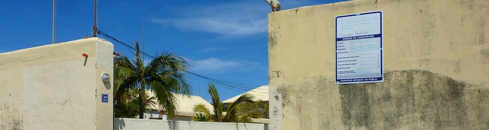 8 octobre 2014 - St-Pierre - Gele rue de la Cayenne - Pose de filets anti-projections