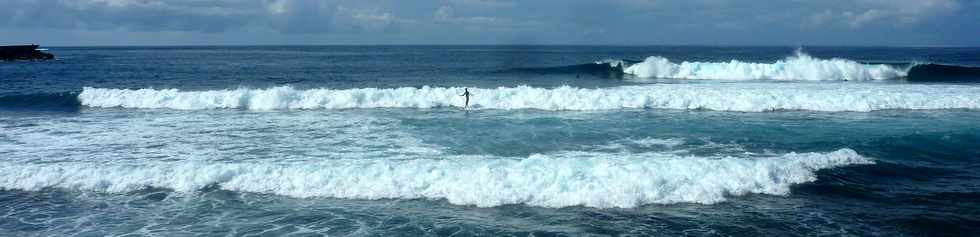 22 mars 2015 - St-Pierre - Port et plage - Surfeurs
