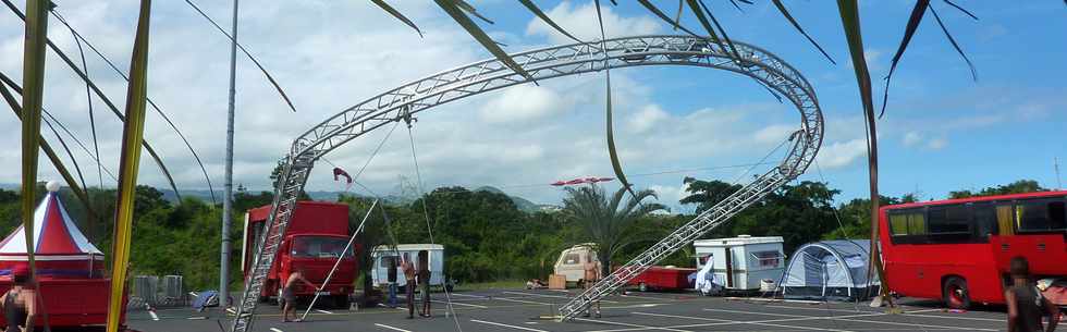 29 avril 2015 - St-Pierre - Cirque Achille Zavatta - Montage du chapiteau -