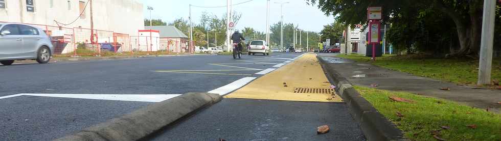 28 juin 2015 - St-Pierre - Boulevard Hubert-Delisle- Piste cyclable repeinte -