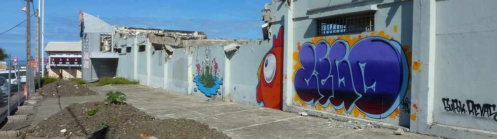19 aot 2015 - St-Pierre - Chantier dmolition ancien Sport 2000