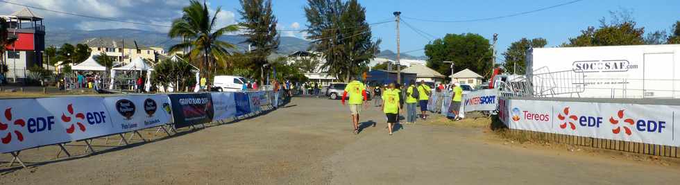 20 octobre 2016 - St-Pierre - Bd Hubert Delisle - Prparatifs dpart Grand Raid - Diagonale des fous.