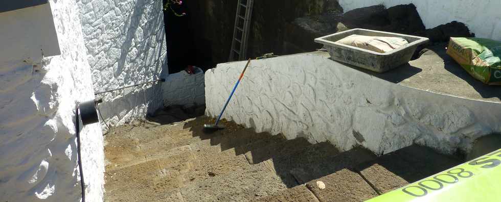5 avril 2017 - St-Pierre - Embouchure de la rivire d'Abord - Escalier et passage sous la route - Point godsique IGN