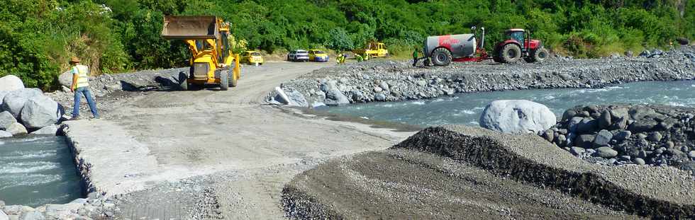 23 mars 2018 - St-Pierre - Entre-Deux - Aprs Dumazile - Travaux sur le radier du Ouaki