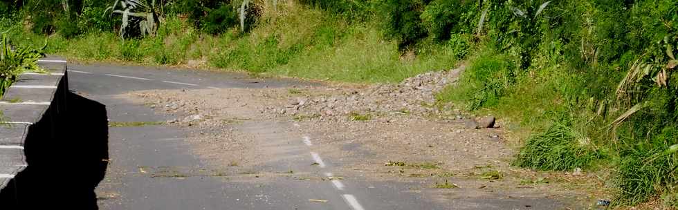 4 mai 2018 - Bras de Cilaos - Eboulis dans les rampes du Ouaki aprs la tempte Fakir -