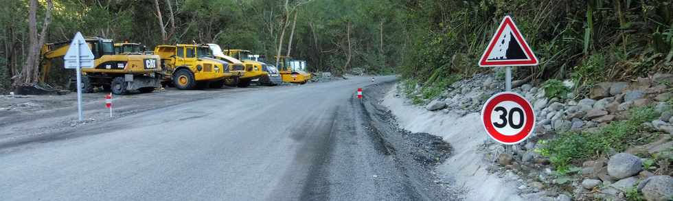 13 mai 2018 - La Rivire St- Louis - RN5 - Route de Cilaos - Travaux entre Les Alos et l'Ilet Rond - Piste Ilet Furcy -