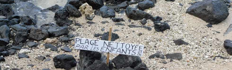 24 juin 2018 - St-Pierre - Rue Max Vauquelin -Plage nettoye par les lves de CE2 "Bellier" Ecole Louis Pasteur
