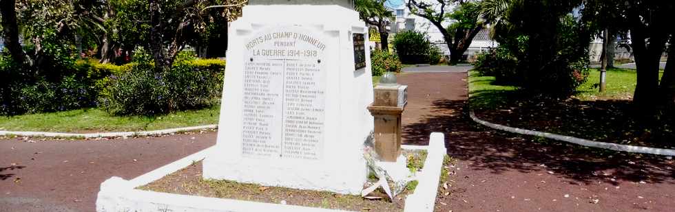11 novembre 2018 - St-Pierre - Monument aux morts place de l'htel de ville -