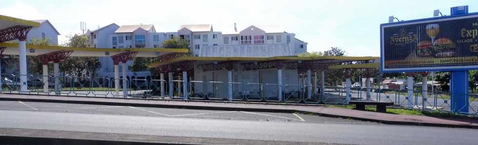 30 novembre 2018 - St-Pierre - Gare routire Car Jaune ferme