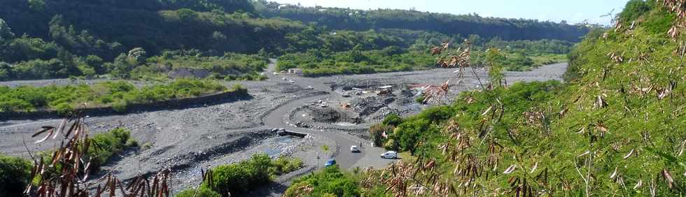 5 dcembre 2018 - Bras de Cilaos - Travaux sur le radier du Ouaki - Pose de cadres -
